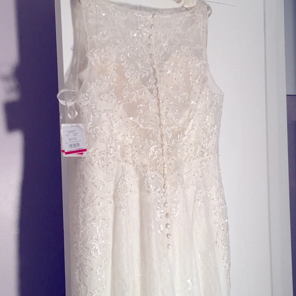 Long-Sheath sleeveless/gown,all-over Lace Appliqué